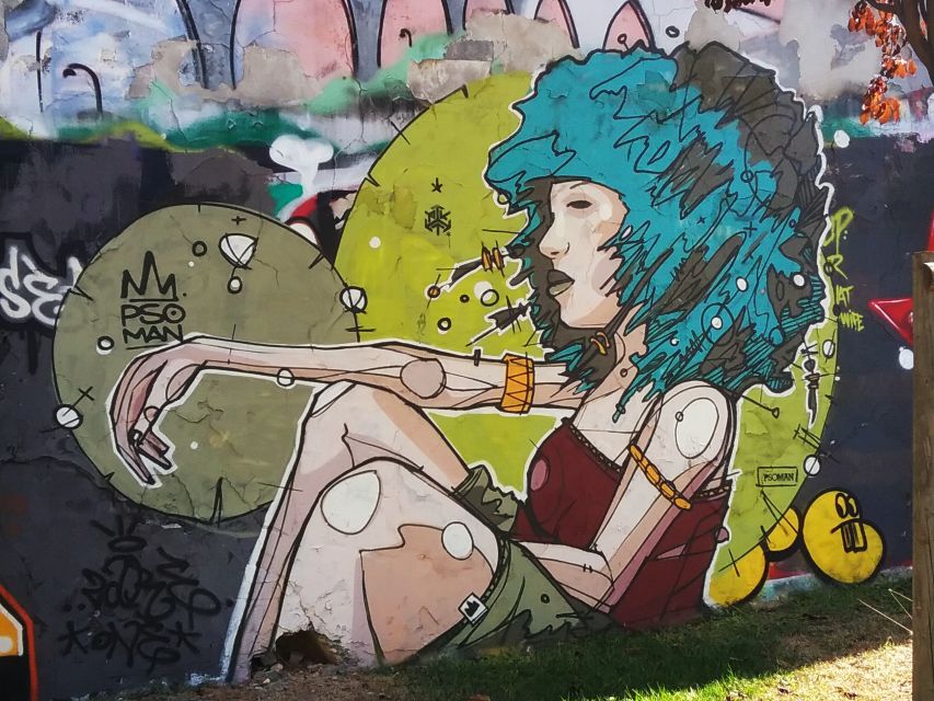 Lisbon: Street Art Walk - Why Lisbon street art works best on foot