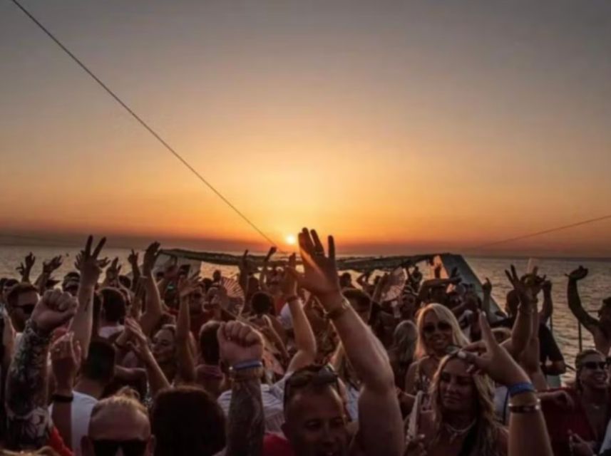 Lisbon: Sunset Boat Party Cruise with DJ and Open Bar - Key points to know before booking