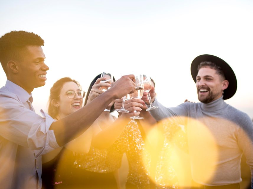 Lisbon: Sunset Boat Party Cruise with DJ and Open Bar - Commerce Square from the Tagus