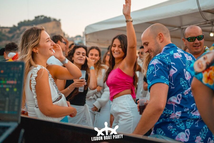 Lisbon: Sunset Boat Party with 2 Drinks and Free Club Entry - Music, dancing, and the onboard mood