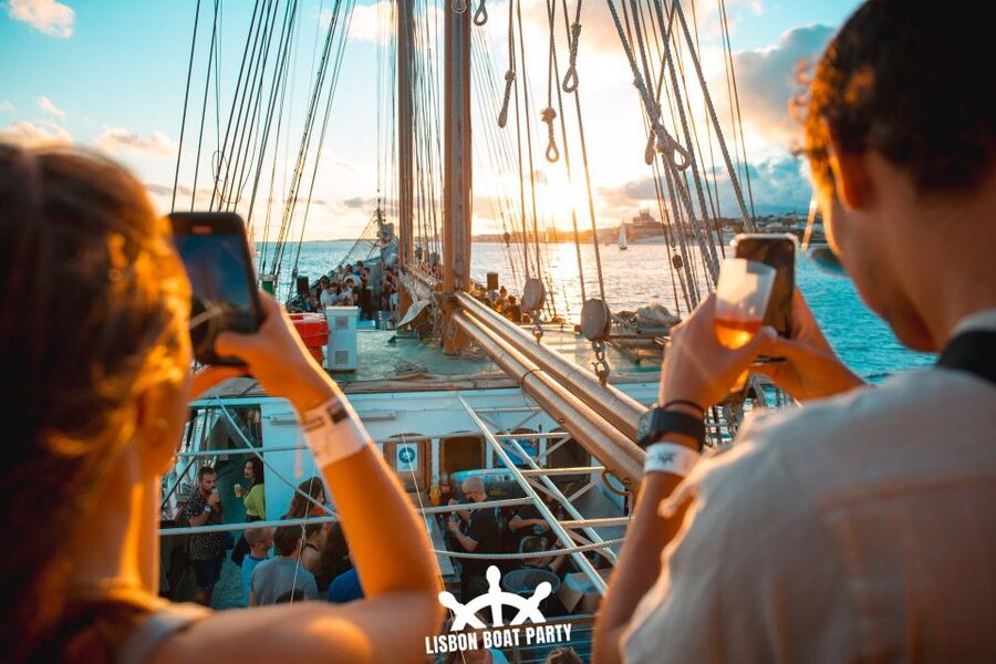Lisbon: Sunset Boat Party with 2 Drinks and Free Club Entry - Drinks, snacks, and the real cost of the night