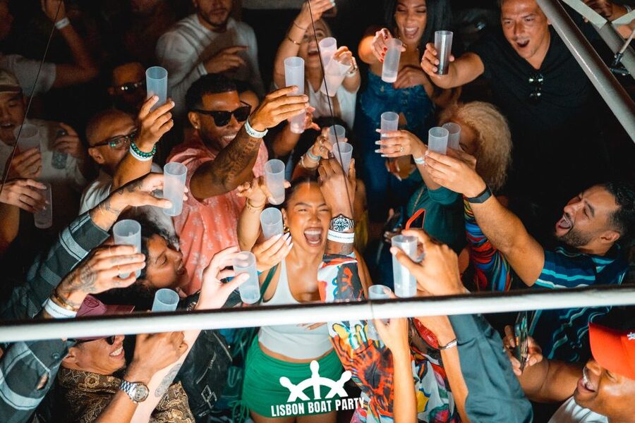 Lisbon: Sunset Boat Party with 2 Drinks and Free Club Entry - Finding the Principe Perfeito at the harbor