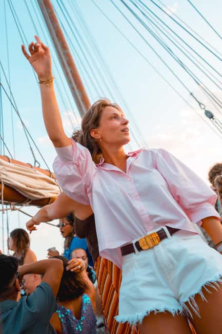 Lisbon: Sunset Boat Party with Live DJ and Night Club Entry - Meeting the Principe Perfeito at Lisbon Boat Party