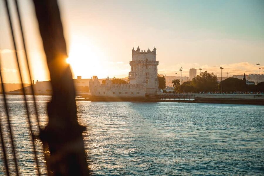 Lisbon: Sunset Boat Party with Live DJ and Night Club Entry - Who should book this Lisbon night out?