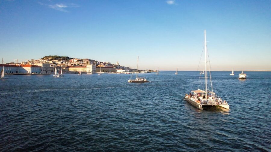 Lisbon: Sunset Catamaran Boat Tour with Music and Drinks - Who should book this catamaran cruise?