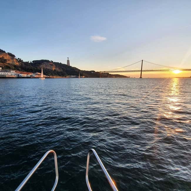Lisbon: Sunset Catamaran Cruise with Drinks - Belém Tower and the Discoveries Monument