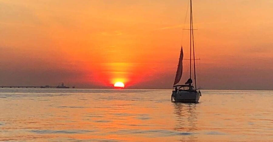 Lisbon: Sunset Cruise with Drinks and Snacks - Belém Tower and the Monument to the Discoveries