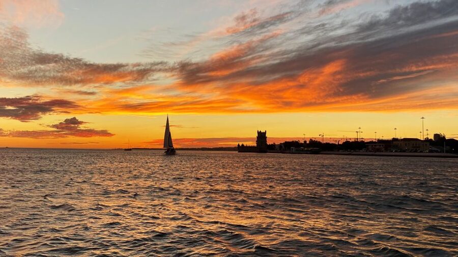 Lisbon: Sunset Cruise with Drinks and Snacks - Passing under the 25 de Abril Bridge
