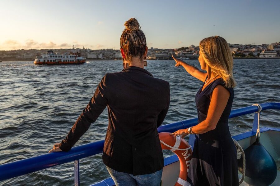 Lisbon: Sunset Cruise with Live DJ and Drinks - From Ribeira das Naus to Alfama