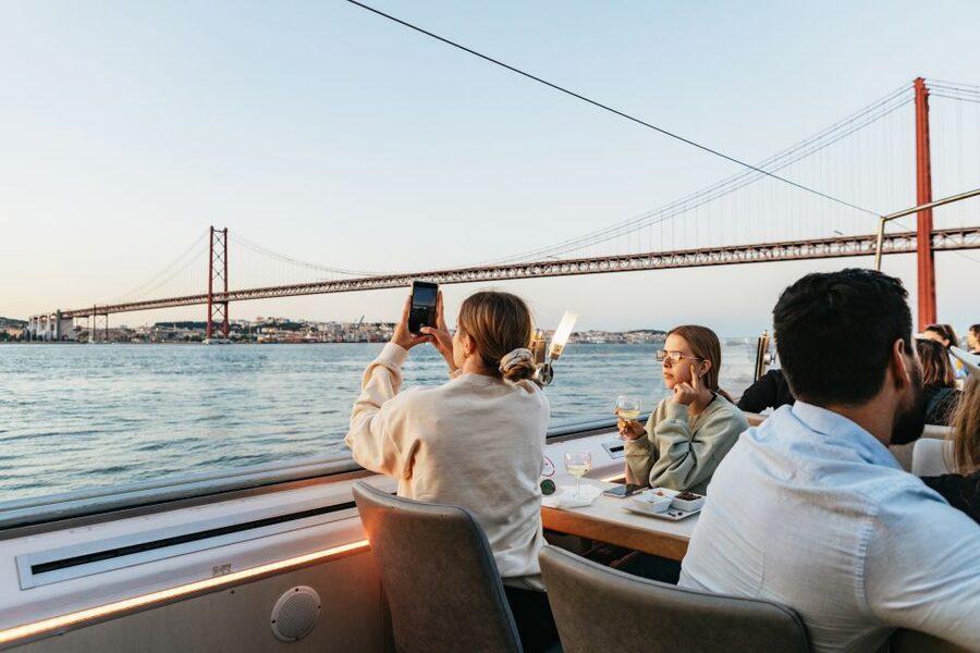 Lisbon: Sunset Cruise with Welcome Drink and Snacks - Starting at Sul e Sueste by Praça do Comércio