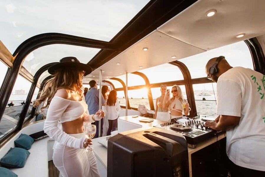 Lisbon: Sunset/Night Boat Party with Open Bar, Snacks & DJ - Key things to know before booking