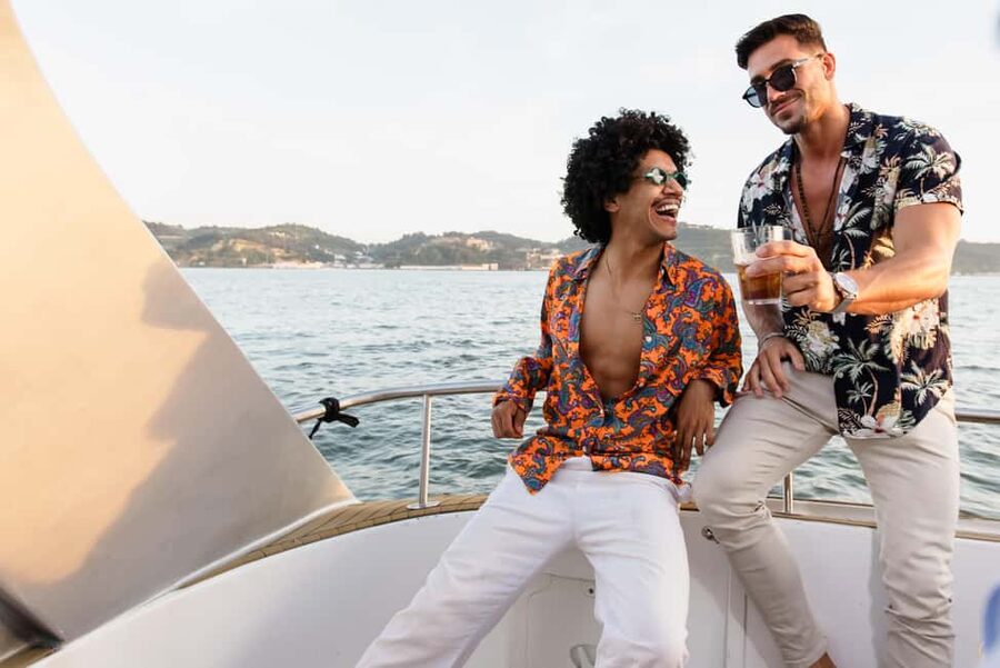 Lisbon: Sunset/Night Boat Party with Open Bar, Snacks & DJ - A sunset party with Lisbon as the backdrop