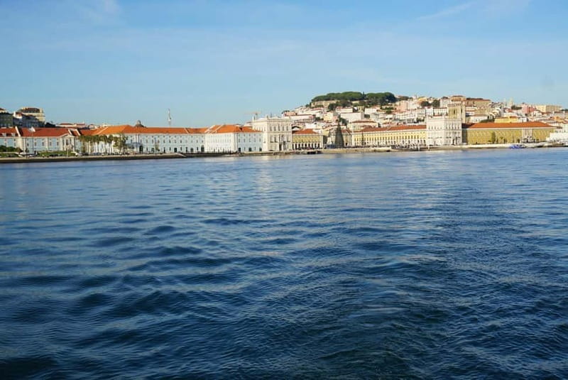 Lisbon: Sunset Sailing Boat Tour with Drinks - What the $34 price gets you