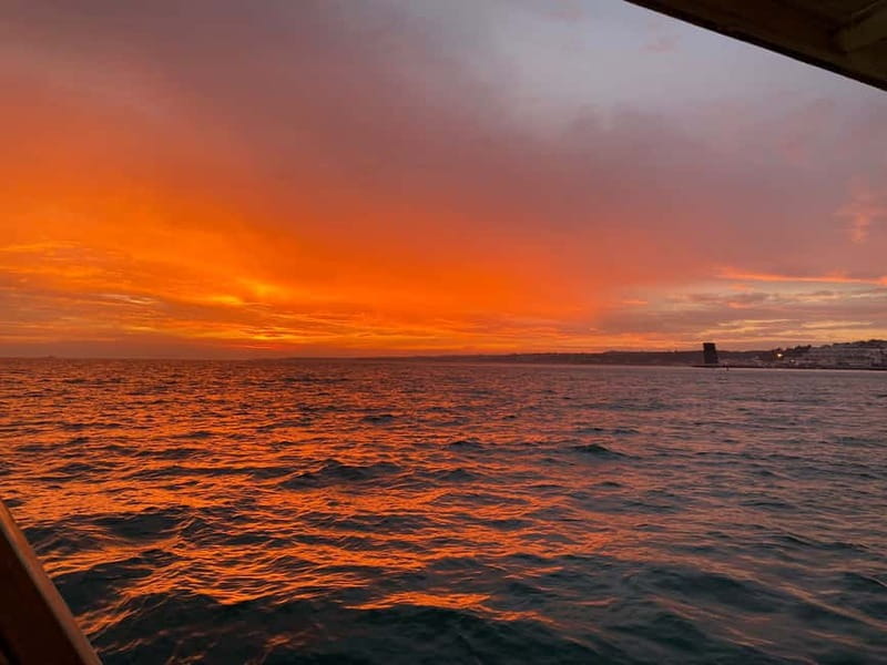 Lisbon: Sunset Sailing Boat Tour with Drinks - Starting at Doca do Espanhol and finding the boat