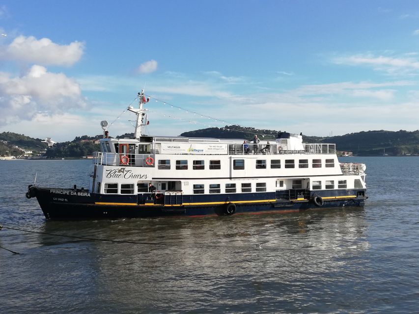 Lisbon: Tagus River Boat Tour with One Drink Included - Commerce Square and the first riverfront views