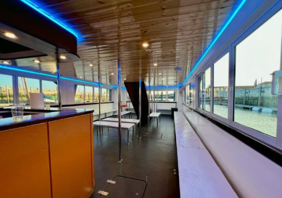 Lisbon: Tagus River Cruise to the Ocean & Dolphin Watching - The outward cruise: Commerce Square to the Atlantic