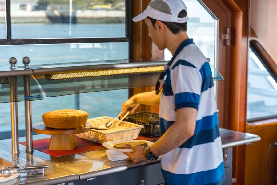 Lisbon: Tagus River Cruise With Brunch - Lisbon from the water, with brunch on the side