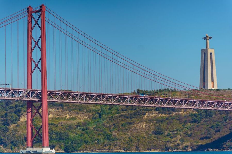 Lisbon: Tagus River Cruise With Brunch - The audio guide and the level of commentary