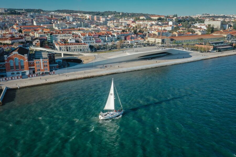 Lisbon: Tagus River Sailboat Tour - Meeting the crew in Alcântara