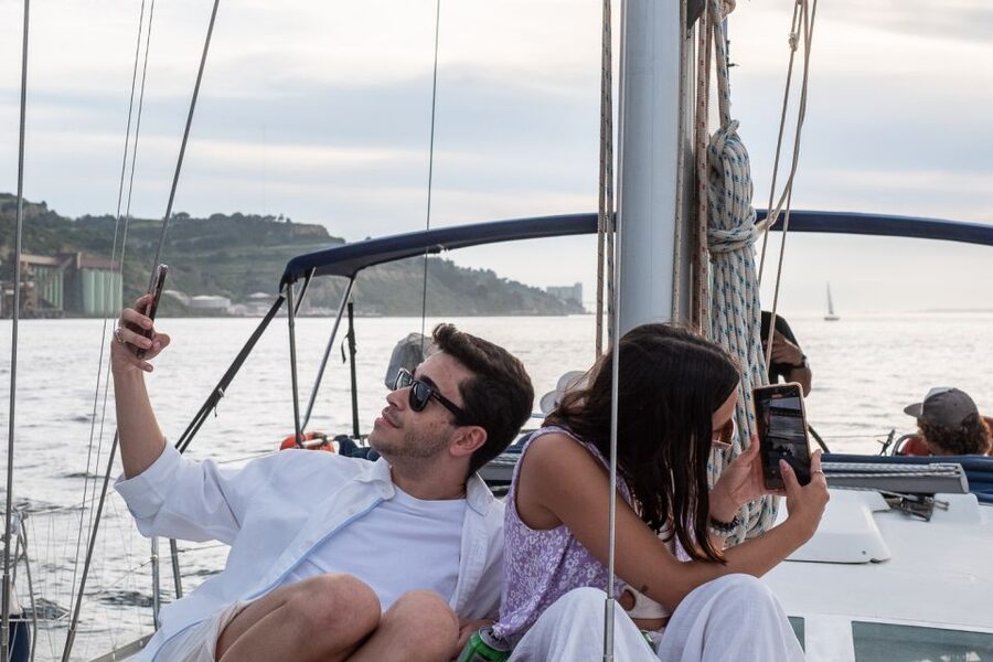 Lisbon: Tagus River Sunset Cruise with Drinks - A small sailing boat instead of a big cruise vessel