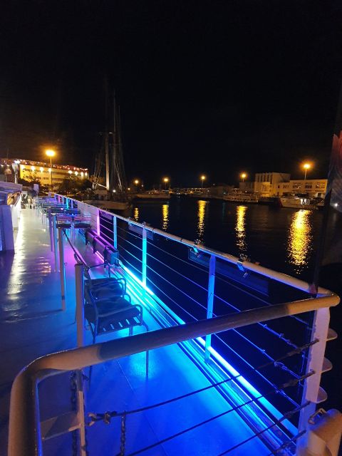 Lisbon: Tagus River Sunset Tour with Snacks and Drink - Commerce Square from the water