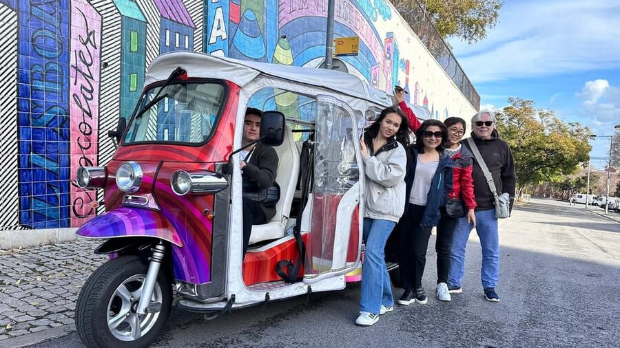 Lisbon Tour With Tuktuk - Alfama, Mouraria, and the Cathedral