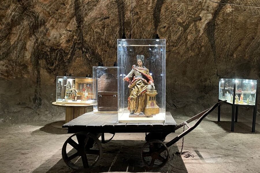 Loulé: St. Barbara Art Collection w/Guided Salt Mine Tour - Walking 1.3 kilometers through the salt mine