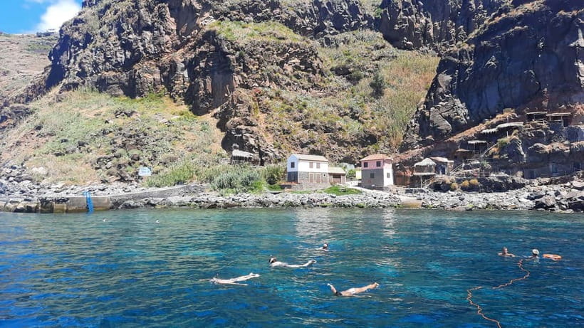 Madeeira: Sunset dinner cruise - Calhau da Lapa brings the active part of the evening