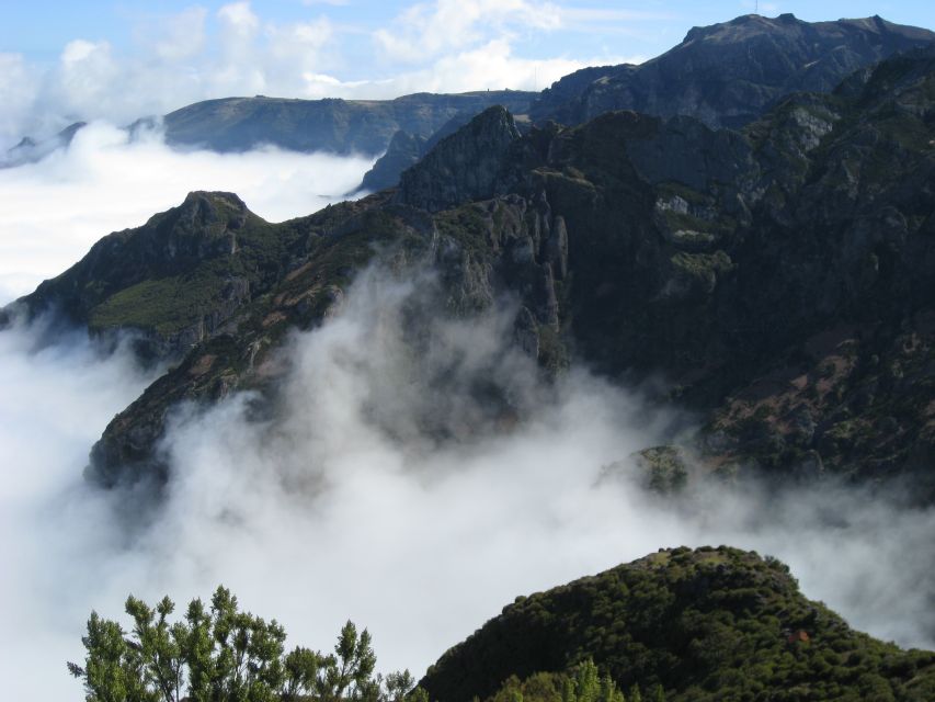 Madeira: Full-Day Pico Ruivo / Achada do Teixeira Walk - Rock towers and high mountain views