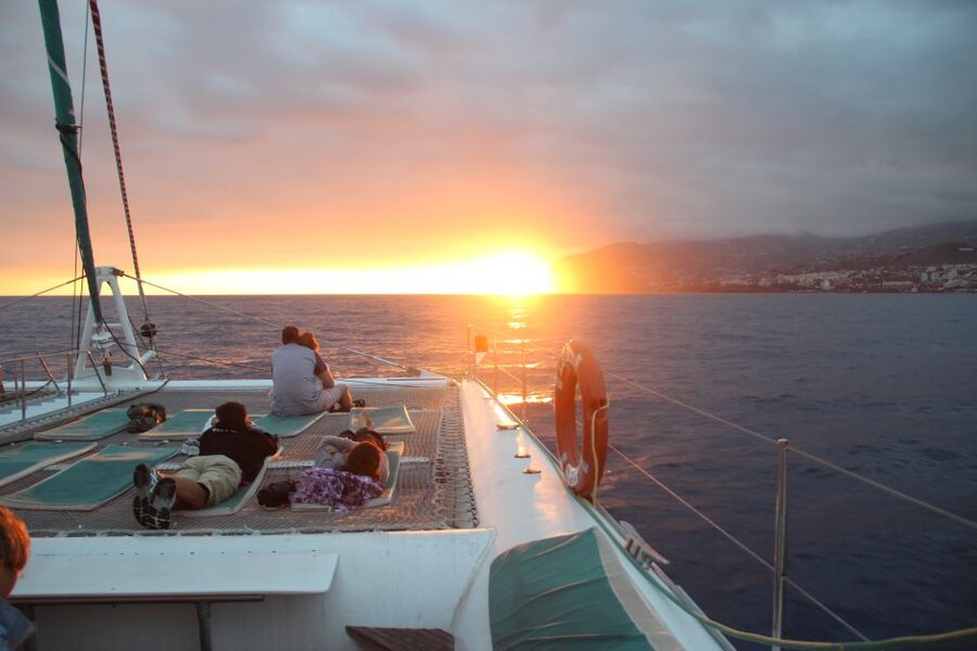 Madeira: Funchal Sunset Tour by Catamaran - Sunset views and the return to Funchal
