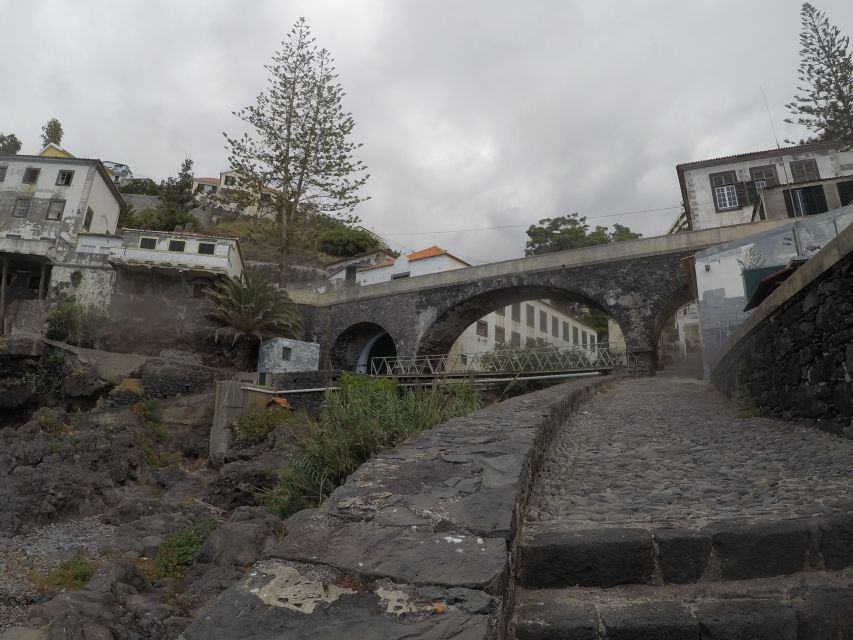 Madeira: Garajau Nature Reserve Kayak and Snorkel Tour - A break at Lazareto’s pebble beach