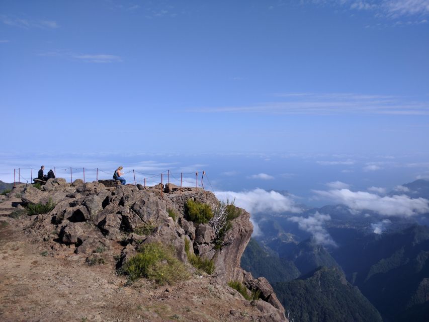 Madeira: Jeep tour Pico Areeiro, Santa Cruz and Cristo Rei - Cristo Rei and the final coastal view