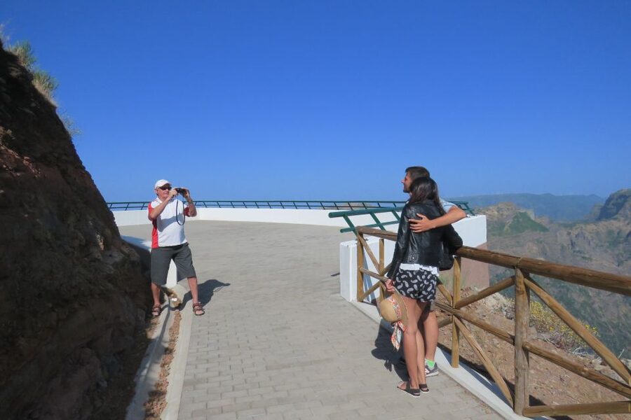 Madeira : Nun's Valleys and Pico Areeiro 4X4 Tour - What the guide adds to the drive