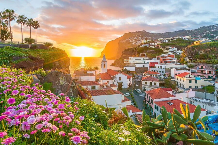 Madeira: Nuns Valley Half-Day Tour - Down into Curral da Freiras