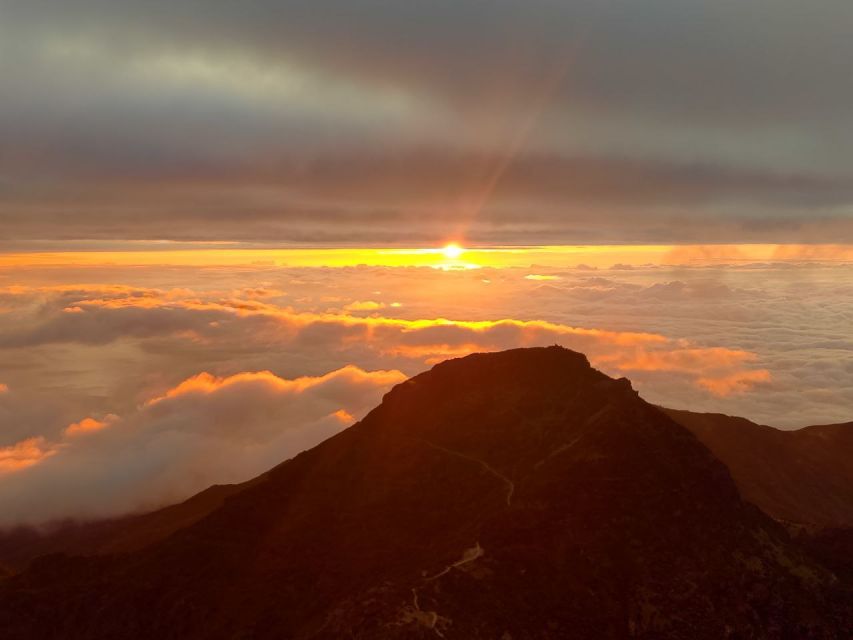 Madeira: Pico Ruivo Guided Sunrise Hike with Hotel Pickup - The 260-meter climb to Pico Ruivo
