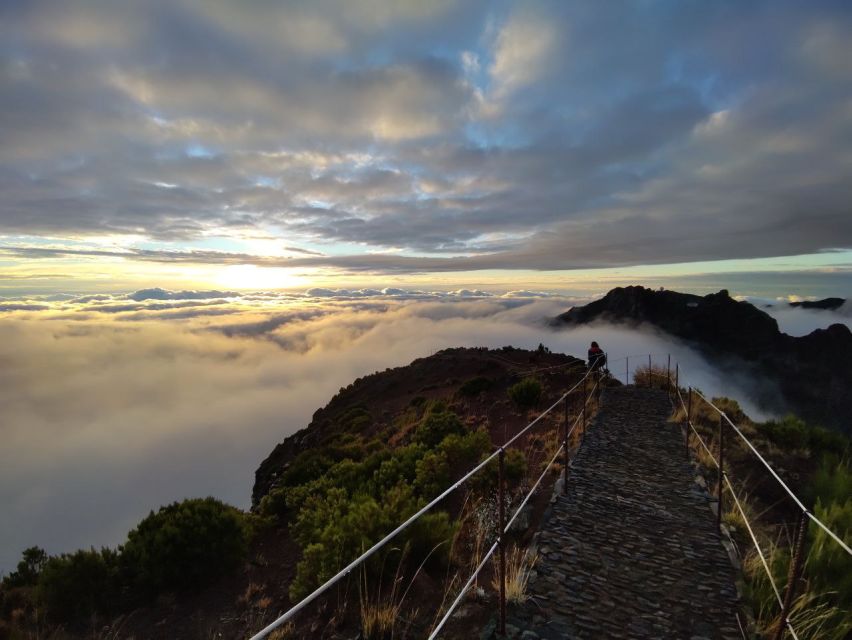 Madeira: Pico Ruivo Guided Sunrise Hike with Hotel Pickup - The daylight return to Achada do Teixeira