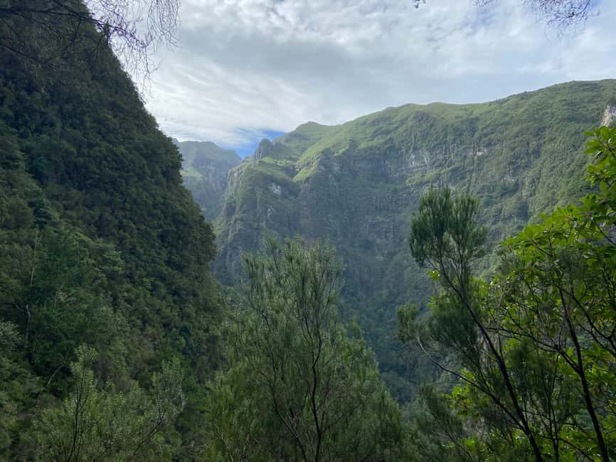 Madeira: PR 9 - Levada do Caldeirão Verde Hike Transfer - How the transport setup affects your day