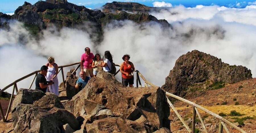 Madeira : Santana & Peaks full day tour by Open 4x4 - Machico and the line between north and south