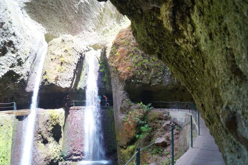 Madeira: Wet your hair in the amazing Levada Nova / Moinhos - Following the levada through Madeira’s mountain country