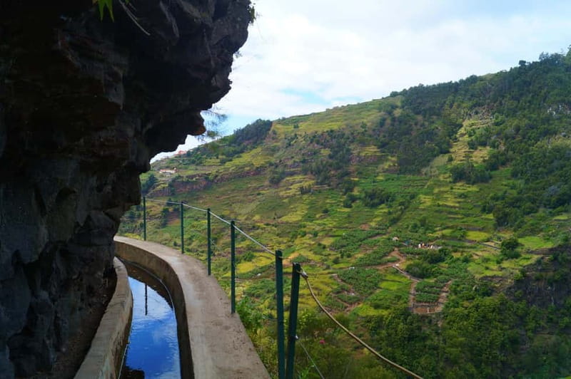 Madeira: Wet your hair in the amazing Levada Nova / Moinhos - Waterfalls, bridges, and the famous wet-hair moment