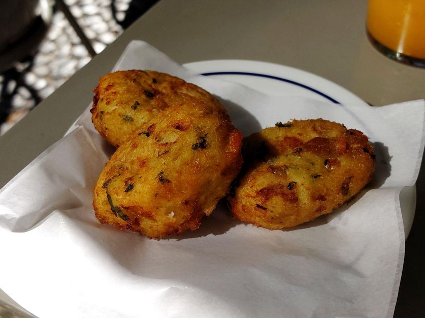 No Diet Club - Unique food tour in Lisbon with many Tastings - Prego, Portuguese pizza, and the heavier bites