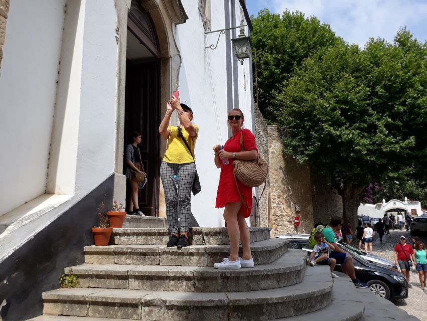 Óbidos: Medieval Tales & Secrets Spots Guided Walking Tour - Churches, chapels, and the art of Josefa de Óbidos
