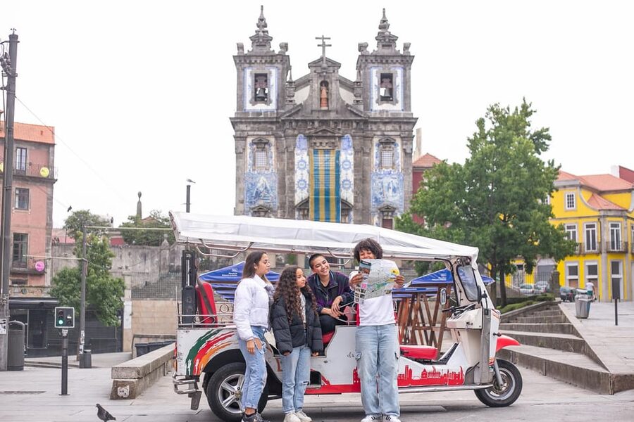 Oporto Tuk-Tuk Tour: Fast, Fun & Flexible – 1H to Full Day! - Starting at Sé Cathedral and Porto’s oldest streets