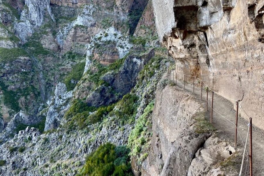 Pico Do Arieiro Pico Ruivo Sunrise or Morning Hike Transfers - The 50-minute climb from Funchal or Caniço