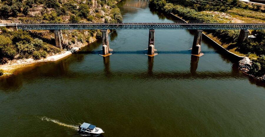 Pinhão: Douro River Boat Tour with Lunch - Key points at a glance