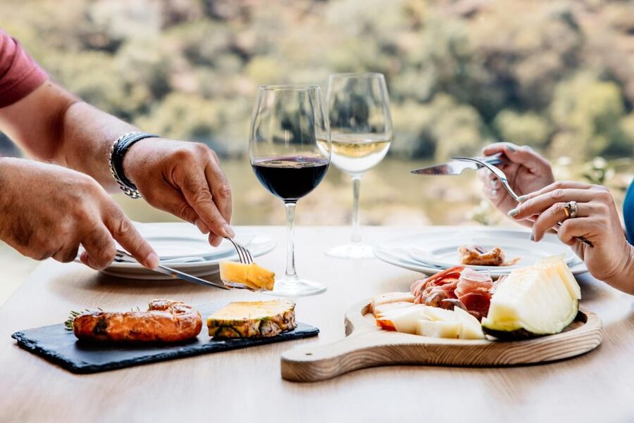 Pinhão: Douro River Boat Tour with Lunch - A three-hour introduction to the Douro Valley