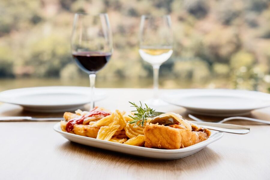 Pinhão: Douro River Boat Tour with Lunch - What makes the Douro scenery special