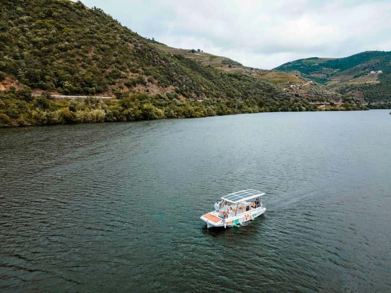 Pinhão: Douro River Solar Boat Tour with Wine Tasting - Reaching Romaneira and turning back