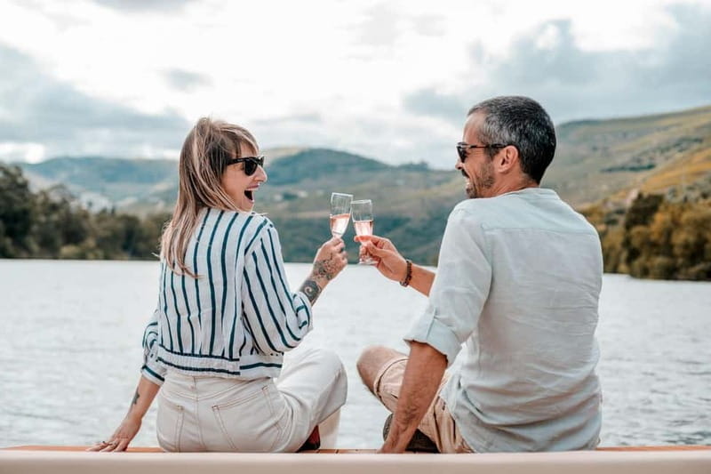 Pinhão: Douro River Solar Boat Tour with Wine Tasting - The guides and the tone on board
