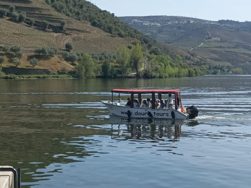 Pinhão: Douro Valley with Wine Tasting, Boat Trip and Lunch - Lunch in Pinhão is more than a break